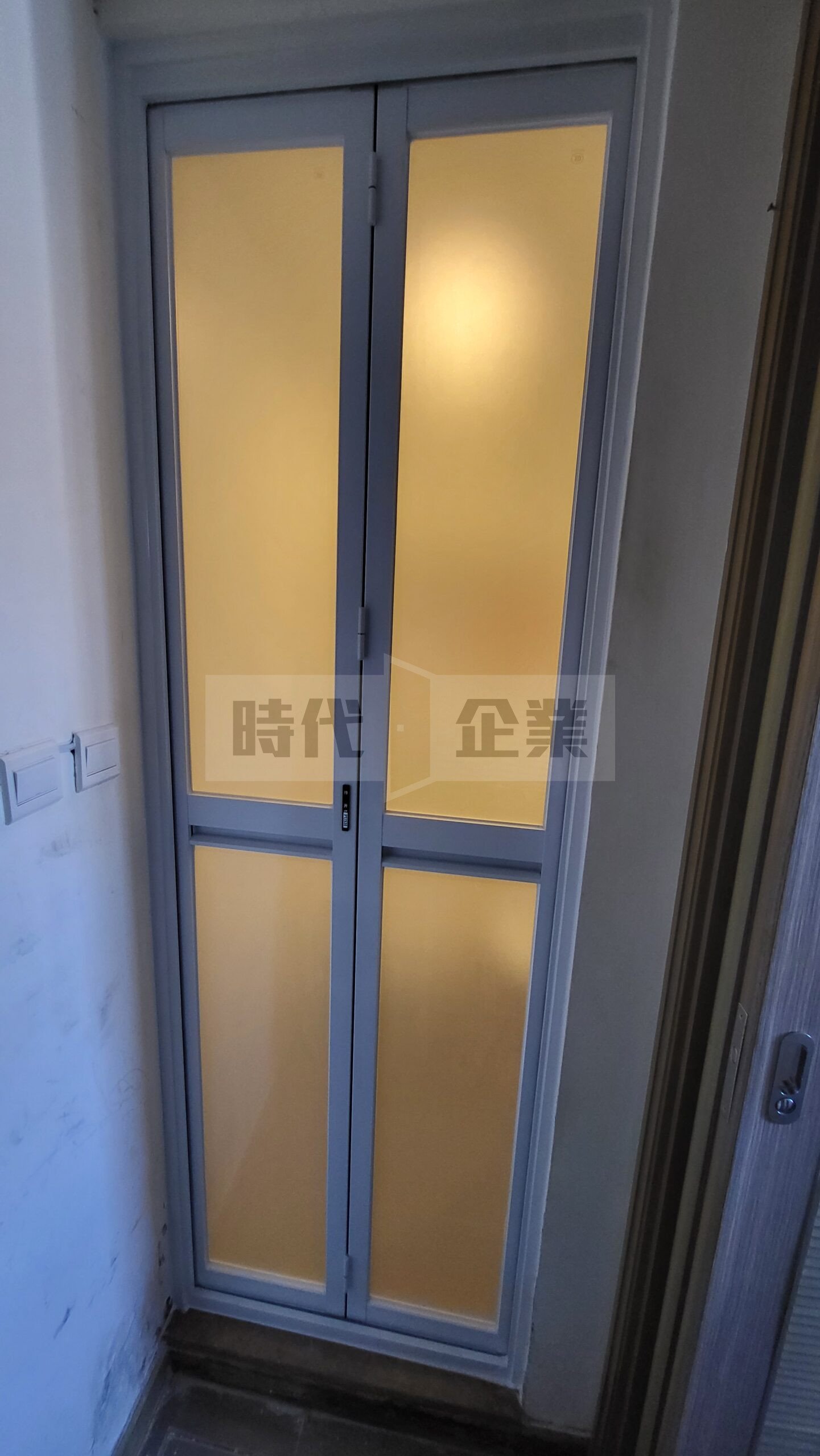 工人廁所門