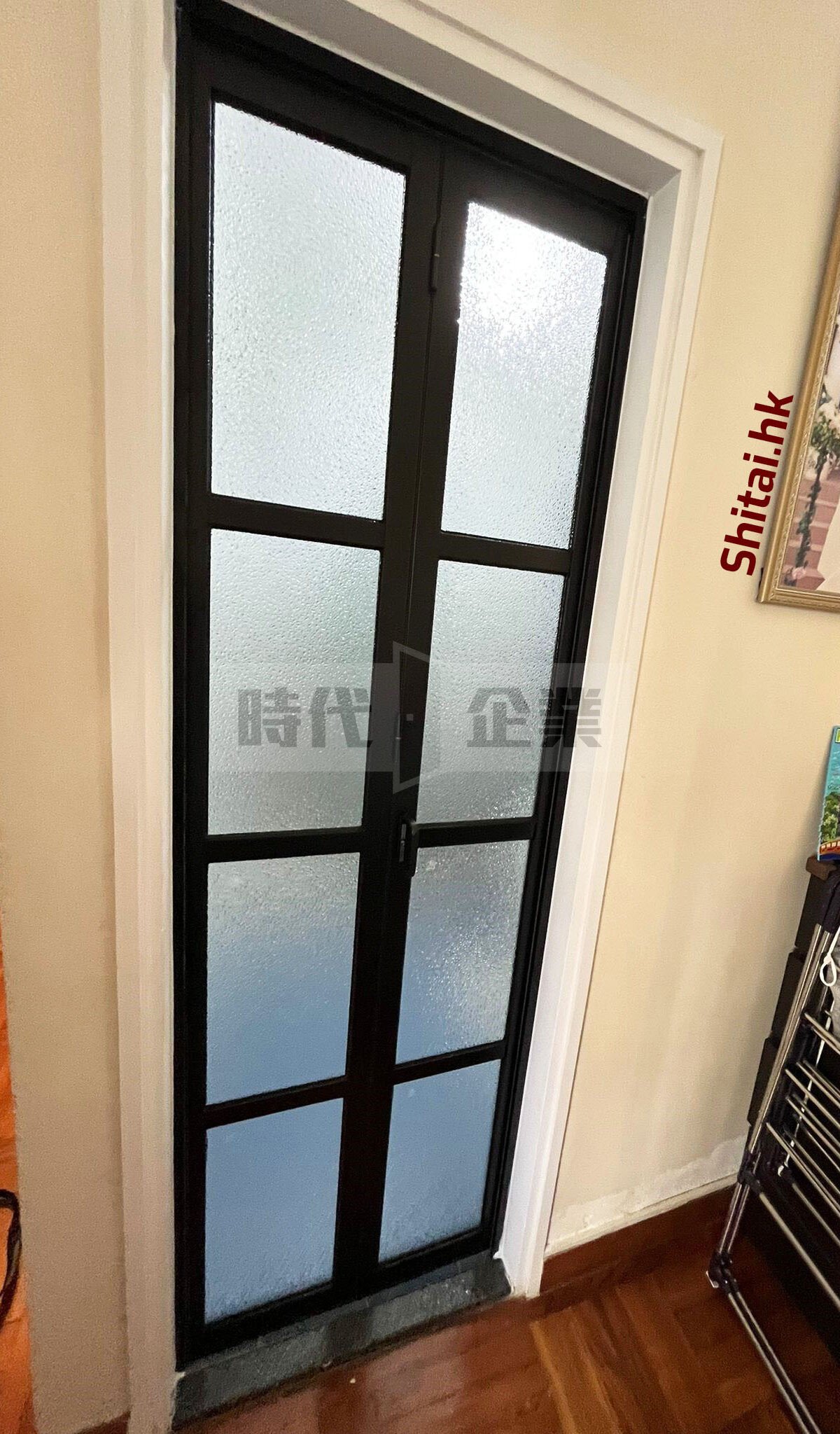 特色玻璃, 摺門