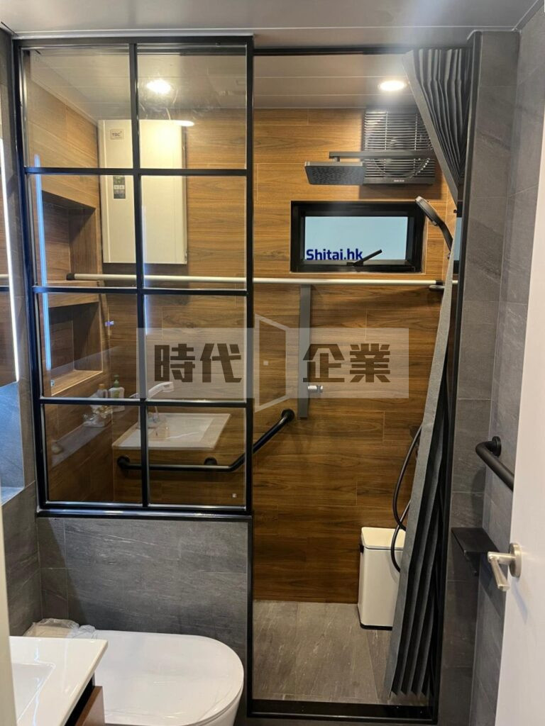 銅鑼灣百德新街住宅浴室企缸有條纹固定玻璃浴屏 黑色鋁合金邊框配透明玻璃 一塊過玻璃浴屏​膠片浴屏、浴屏、浴缸浴屏、防爆浴屏、安全浴屏