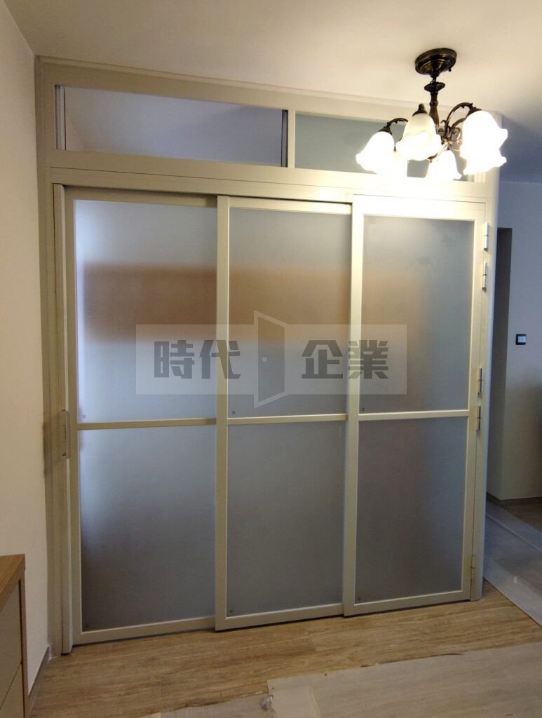 工人房設計可以緊包床位，或建議預留上落床的活動空間（提議闊度考慮加闊 10 吋 – 12 吋，高度考慮加高 20 吋 – 24 吋）